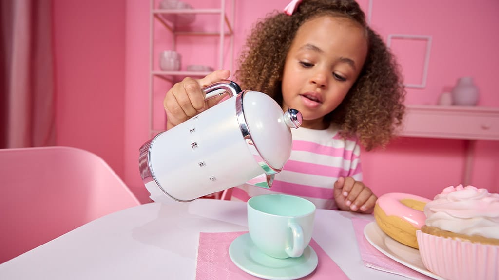 Mische, kombiniere und spiele mit der neuen Spielküchenkollektion von Little Tikes fantasievolle Spiele