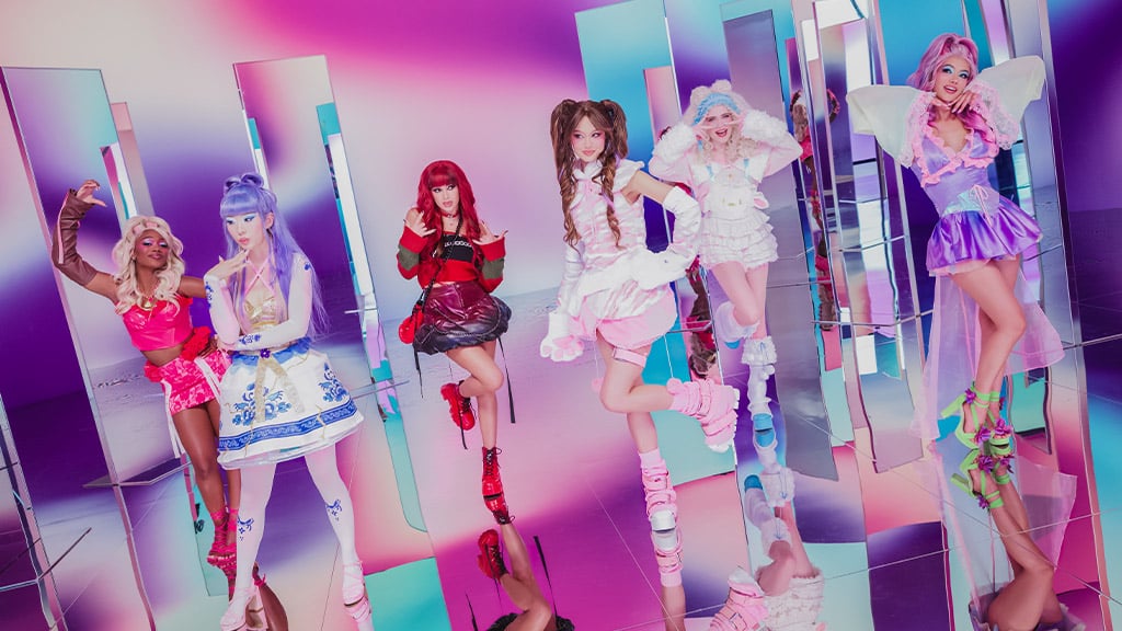 Die MGA Mirror Mi Puppen leuchten wirklich im neuen Song und Musikvideo