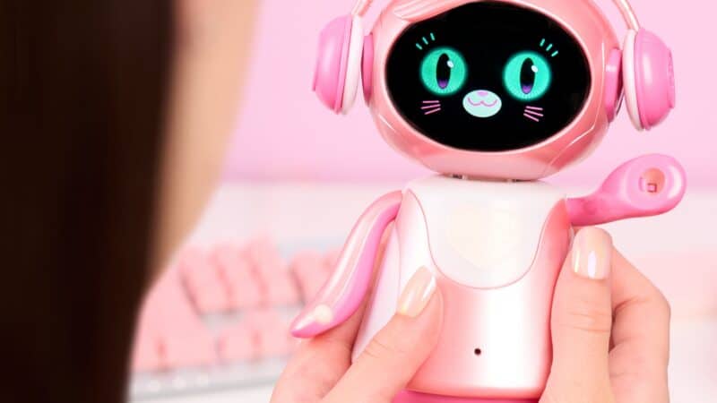 Der EmotoBOT von Just Play hat eine eigene Persönlichkeit