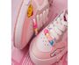 Schreite im Sanrio-Stil mit diesen Hello Kitty-Sneakern