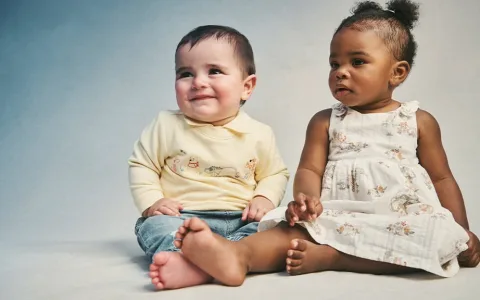 Die neuen Disney-Babykleider von OshKosh B’Gosh sind süßer als Honig.