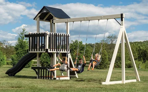 Spring kopfüber hinein mit den neuen Garten- und Outdoor-Spielsets von King Swings!