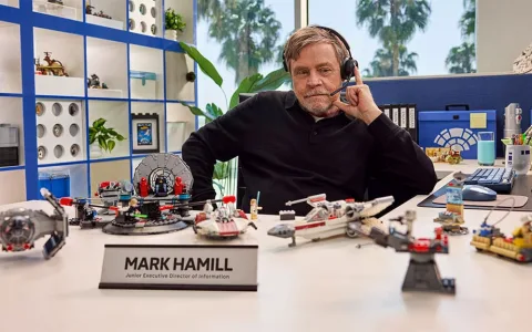 Mark Hamill teilt seine Liebe zum LEGO SMART Spiel mit Kindern