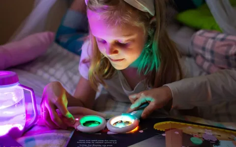 Glo Pals lässt das Geschichtenerzählen mit neuen leuchtenden Büchern erstrahlen