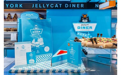 Das Jellycat Diner präsentiert eine neue Plüschfigur mit Speisekarte