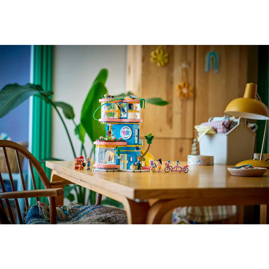 LEGO® Friends: Heartlake City Klubhaus (42689) Bild 9