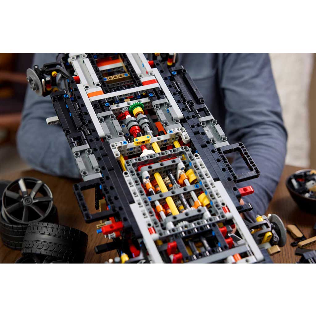 LEGO® Technic: Koenigsegg Sadair's Spear Supersportwagen (42232) Bild 7