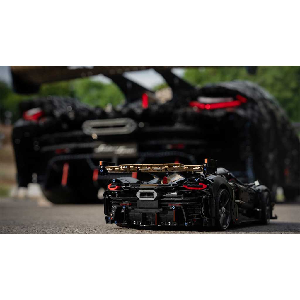 LEGO® Technic: Koenigsegg Sadair's Spear Supersportwagen (42232) Bild 9