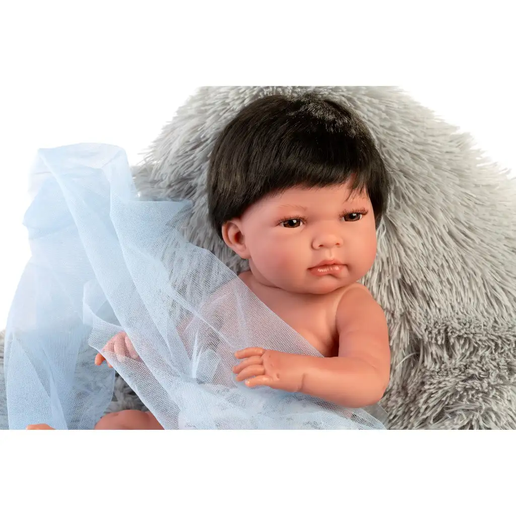 Llorens: Nico 40 cm große Puppe mit grauem Fellkissen Bild 3