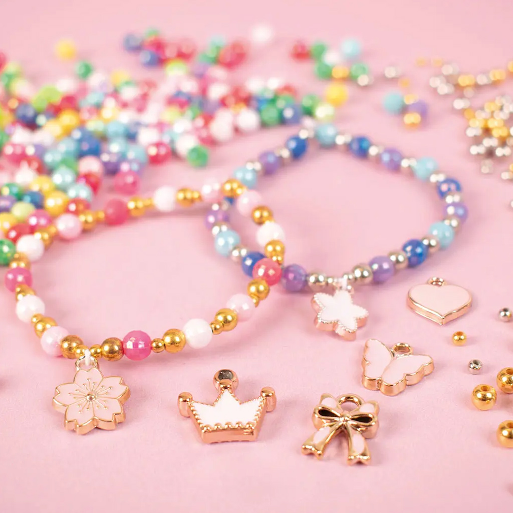 PlayBox: Charm Armband Bastelset mit Perlen und Anhängern 500 Stück Bild 3