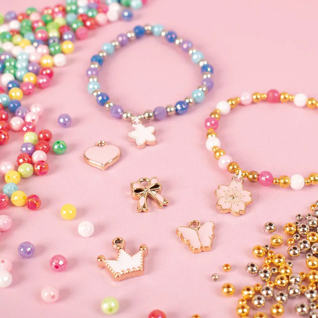 PlayBox: Charm Armband Bastelset mit Perlen und Anhängern 500 Stück Bild 4