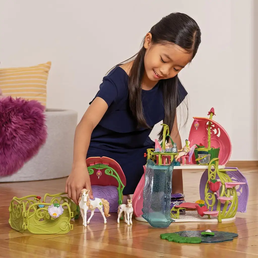 Schleich: Bayala - Glitzerndes Blumenhaus mit Einhörnern, Stall und Teich Spielset (42455) Bild 5