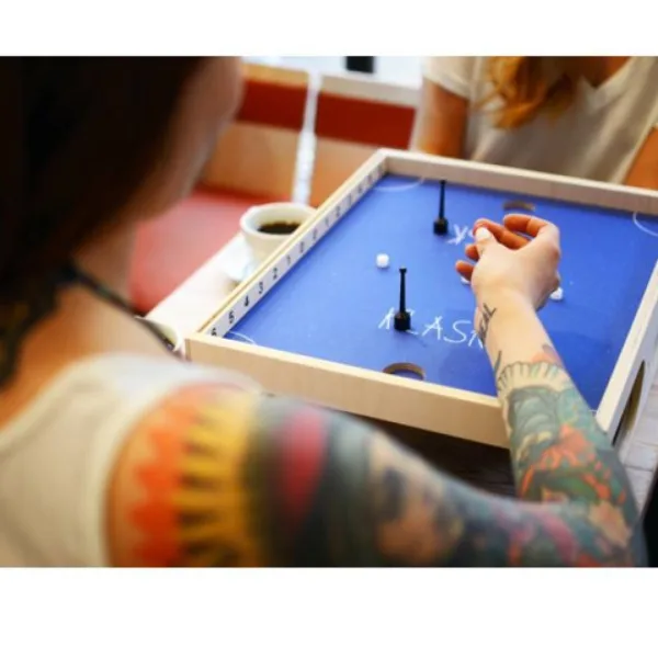 Klask Geschicklichkeitsspiel Bild 3