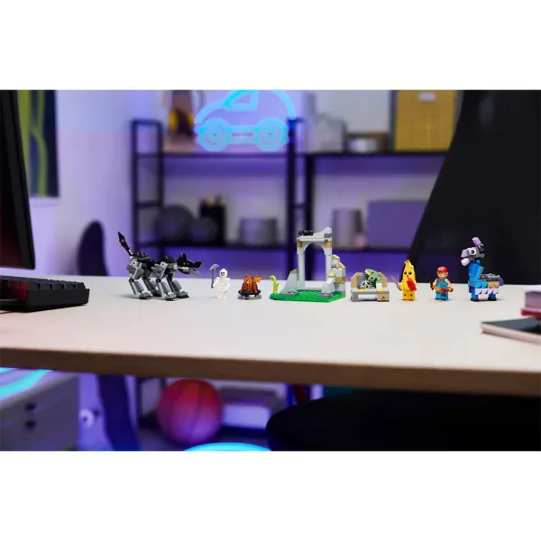 LEGO® Fortnite: Peelys und Sparkplugs Lagerplatz (77075) Bild 8