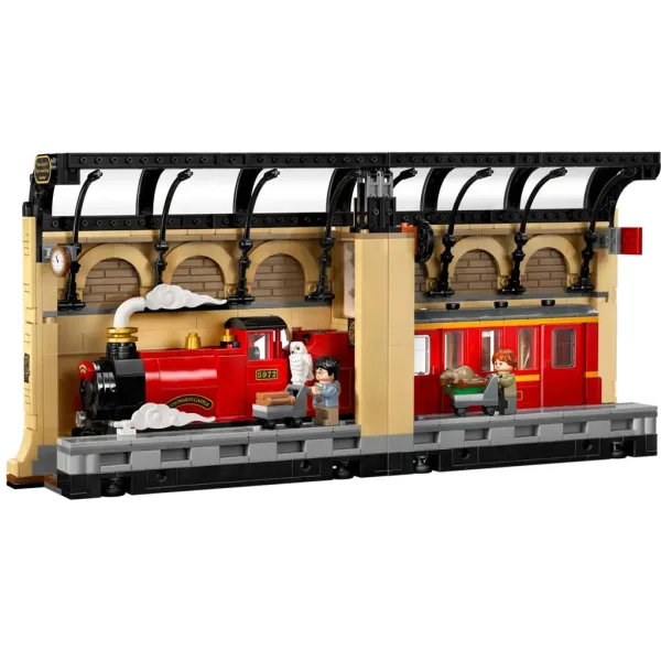 LEGO® Harry Potter: Bücherwinkel: Hogwarts™ Express (76450) Bild 3