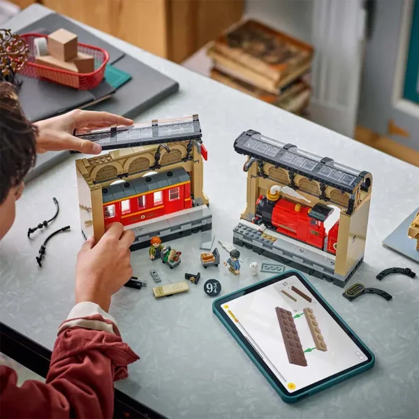 LEGO® Harry Potter: Bücherwinkel: Hogwarts™ Express (76450) Bild 9