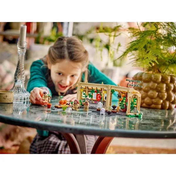 LEGO® Harry Potter: Schloss Hogwarts™: Unterricht in Kräuterkunde (76445) Bild 7