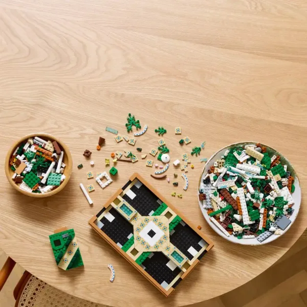 LEGO® Icons: Garten mit Springbrunnen (10359) Bild 2