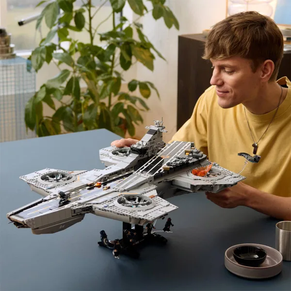 LEGO® Marvel: S.H.I.E.L.D.-Helicarrier (76354) Bild 7