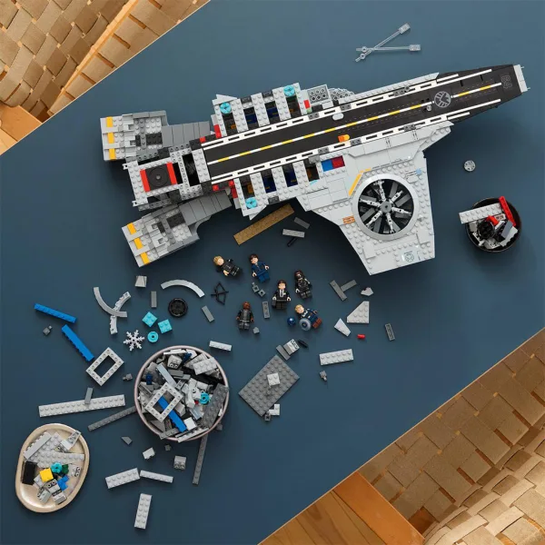 LEGO® Marvel: S.H.I.E.L.D.-Helicarrier (76354) Bild 8