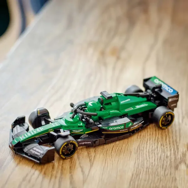 LEGO® Speed Champions: Aston Martin Aramco F1® AMR24 Rennwagen (77245) Bild 5
