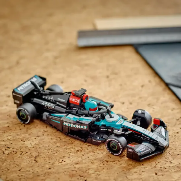 LEGO® Speed Champions: Mercedes-AMG F1® W15 Rennwagen (77244) Bild 4