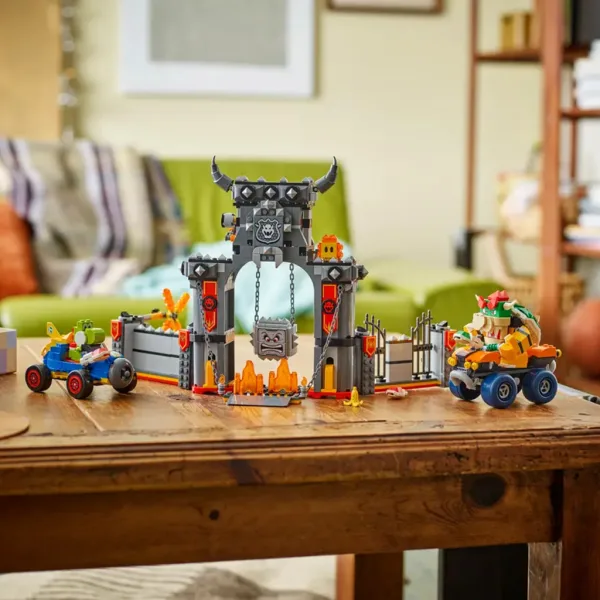LEGO® Super Mario™: Mario Kart™ – Bowsers Schloss (72039) Bild 7