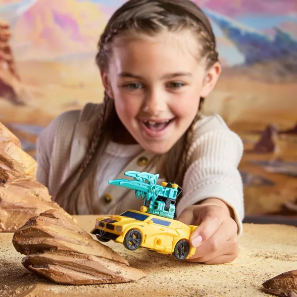 Transformers Cyberworld: Bumblebee umwandelbare Roboterfigur - Hasbro Bild 4