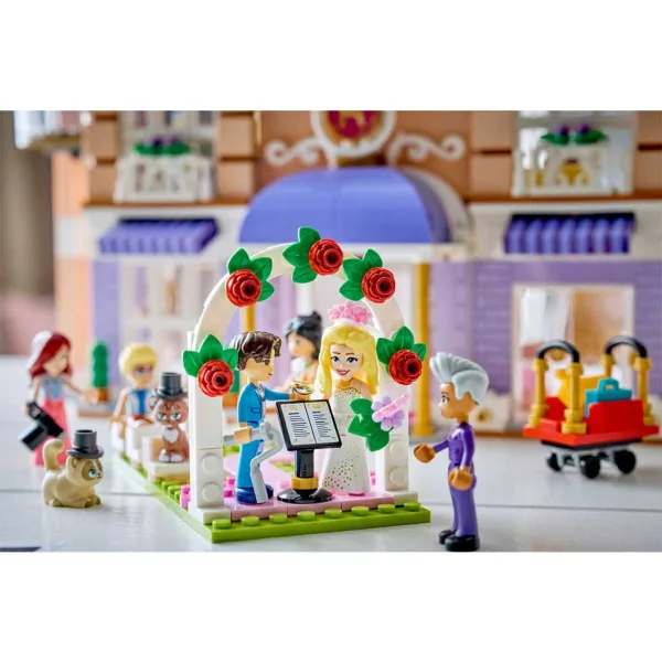 LEGO® Friends: Heartlake City Grand Hotel (42704) Bild 7