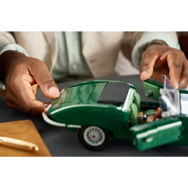 LEGO® Icons: Jaguar E-Type (11381) Bild 14