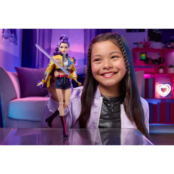 K-Pop Dämonjäger: Rumi Modepuppe mit Schwert – Mattel Bild 3