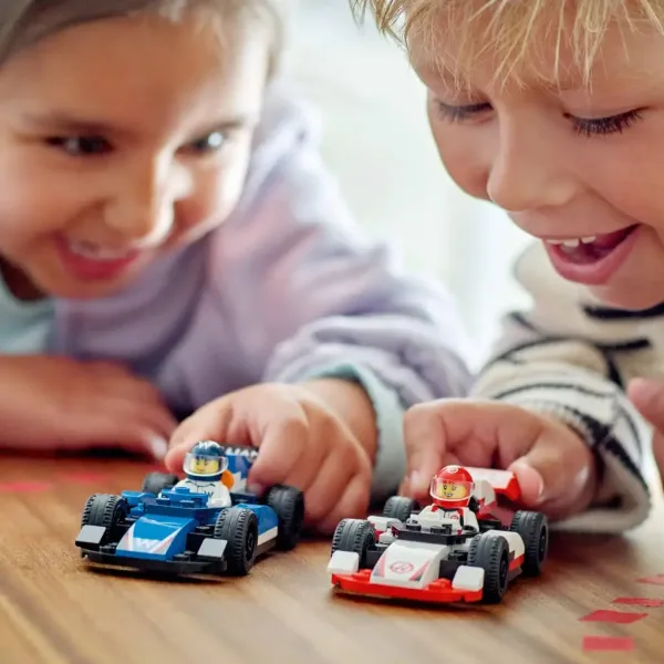 LEGO® City: F1®-Williams Racing und Haas F1® Rennwagen (60464) Bild 3