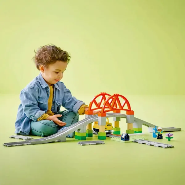 LEGO® DUPLO®: Eisenbahnbrücke und Schienen Ergänzungsset (10426) Bild 4