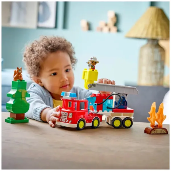 LEGO® DUPLO®: Feuerwehrwagen mit Schlauch und Feuerwehrmann (10473) Bild 4