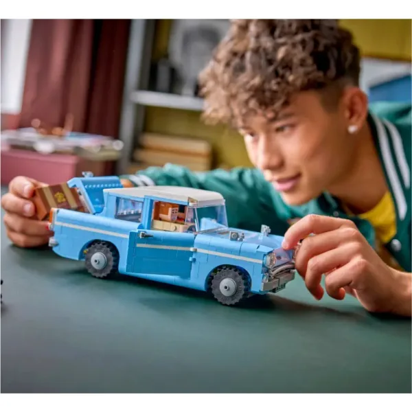 LEGO® Harry Potter: Der verzauberte fliegende Ford Anglia™ (76470) Bild 4