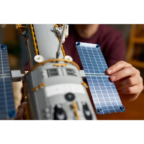 LEGO® Icons: Hubble-Weltraumteleskop (11383) Bild 10