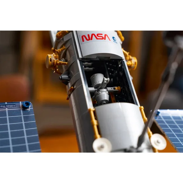 LEGO® Icons: Hubble-Weltraumteleskop (11383) Bild 18