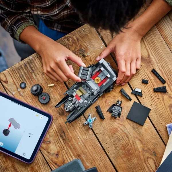 LEGO® Marvel: Batman™: Batmobil™ (76332) Bild 4