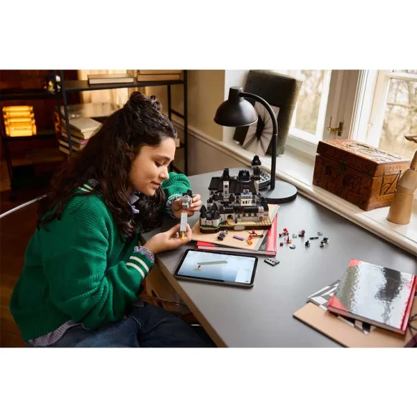 LEGO® Mittwoch: Nevermore Akademie (76788) Bild 5