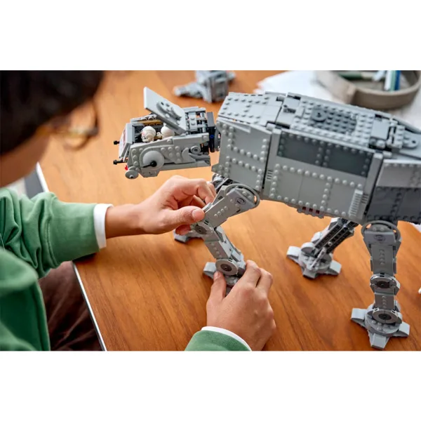 LEGO® Star Wars™: Der AT-AT™-Läufer des Wiedergeborenen Imperiums mit INT-4 Bild 15