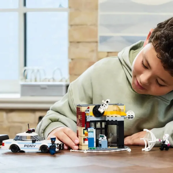 LEGO® Super Heroes: Marvel Spider-Verse - Miles Morales vs. Fleck Bild 3