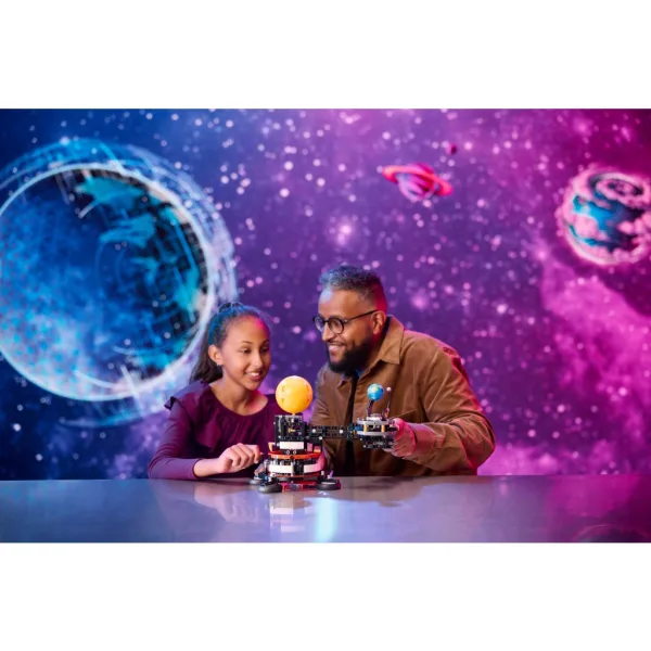 LEGO® Technic: Die Erde und der Mond in Bewegung (42179) Bild 5