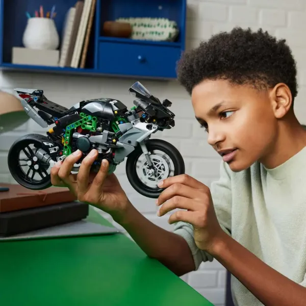 LEGO® Technic: Kawasaki Ninja H2R Motorrad (42170) Bild 6