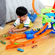 Hot Wheels Stunt Tracks: Luftkollisions-Strecke mit kleinem Auto – Mattel Bild 2