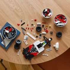 LEGO® Icons: McLaren MP4/4 und Ayrton Senna (10330) Bild 6