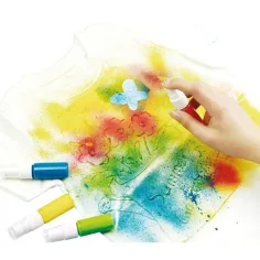 LENA: Modedesignerin mit Textilspray Bild 3