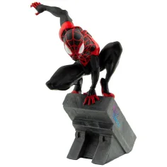 Marvel Miles Morales 11 cm große Spielzeugfigur mit Sockel - Bullyland