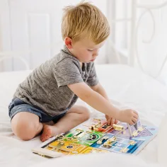 Melissa & Doug: Holz-Motoriktafel mit Schlössern und Riegeln zur Förderung der Feinmotorik - Spin Master Bild 3