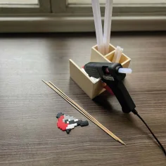 PlayBox: Große, niedrigtemperatur-Heißklebepistole mit 2 Stück 11mm Klebestiften Bild 2