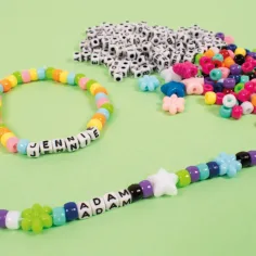 PlayBox: Mini Buchstaben auffädelbare 1000er-Perlenpackung Bild 2